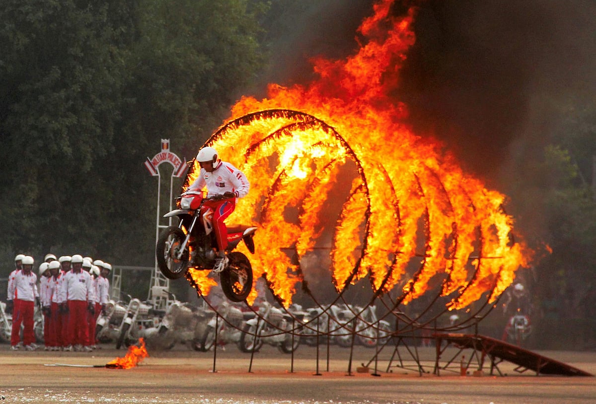 मेहमान, लोकतंत्र और जागरुकता...