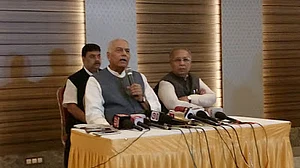 जेटली गुजरात के नहीं, गुजरात पर बोझ हैं, जीएसटी का कबाड़ा किया, छोड़ें वित्त मंत्री पद : यशवंत सिन्हा