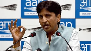 राज्यसभा चुनाव को लेकर आम आदमी पार्टी में दरार, कुमार विश्वास के ट्वीट के बाद समर्थकों ने पार्टी कार्यालय से हटाया टेंट