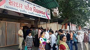 गुजरात विधानसभा चुनाव LIVE: पहले चरण की 89 सीटों के लिए खत्म हुआ मतदान