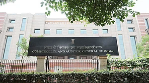 आखिर क्यों कुछ नहीं कर रही मोदी सरकार मुकदमेबाजी में फंसे सवा लाख करोड़ पाने के लिए, कैग रिपोर्ट से खुलासा