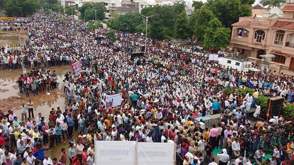 ‘मेरे तो खून में थी बीजेपी, लेकिन अब मैं दूंगा कांग्रेस को वोट’: गुजरात के युवा तैयार हैं बदलाव के लिए