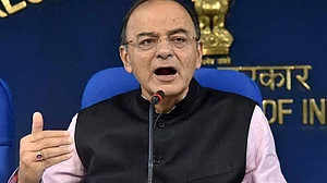 साल खत्म होने से पहले जनता को झटका, पीएफ समेत कई बचत योजनाओं पर सरकार ने घटाई ब्याज दर