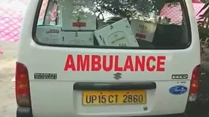 यूपी की दो तस्वीरें: मेरठ के मेडिकल कॉलेज में एंबुलेंस से मंगाई गई शराब, एंबुलेंस नहीं मिलने से मर जाते हैं कई मरीज
