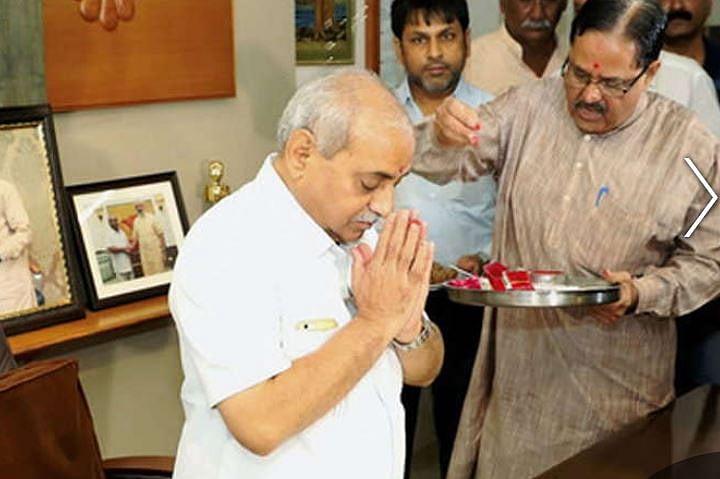 नितिन पटेल के आगे  बीजेपी ने घुटने टेके,  अल्टीमेटम के दूसरे ही दिन सौंपा वित्त मंत्रालय