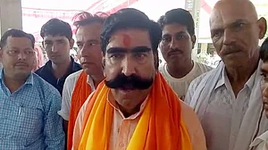 जेएनयू में कंडोम की संख्या गिनने वाले बीजेपी विधायक ने फिर दिया विवादित बयान, कहा, गौ-तस्करी करोगे तो मरोगे