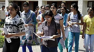 योगी राज का हालः शिक्षा क्षेत्र में बड़ा फर्जीवाड़ा, 10वीं और 12वीं के 50,000 विद्यार्थियों के पंजीकरण रद्द