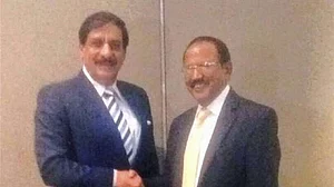 पाक पर मोदी सरकार का दोहरा रवैया: विदेश मंत्रालय ने माना बैंकॉक में मिले दोनों देशों के एनएसए