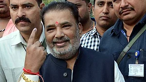 गुजरात सरकार में बगावत जारी, पुरुषोत्तम सोलंकी का ऐलान, कई विभागों का कैबिनेट मंत्री बनाओ, वर्ना 2019 पड़ेगा भारी