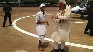 जिस संभाजी ने भड़काई भीमा-कोरेगांव हिंसा, उसे अपना प्रेरणा स्त्रोत बता चुके हैं पीएम मोदी