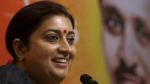 फिल्म ‘पद्मावत’ पर शहर-शहर गदर, कांग्रेस ने स्मृति ईरानी की चुप्पी पर उठाये सवाल