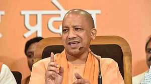 आखिर क्यों बदल दिए योगी सरकार ने 9 जिलों के डीएम?