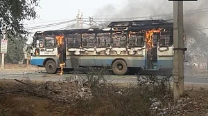 राजस्थान: करणी सेना की चित्तौड़गढ़ इकाई के 3 नेता गिरफ्तार, देश में कई जगहों पर हिंसा और आगजनी