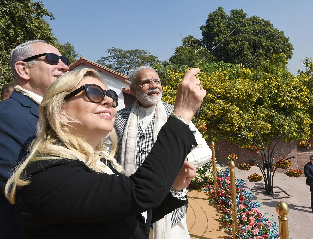 लहरों पर स्केटिंग करती गिलहरी और राजपथ पर रंग बिखेरती गणतंत्र दिवस की तैयारी