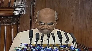 बजट के पहले संसद में राष्ट्रपति का अभिभाषण, कांग्रेस ने कहा, सिर्फ पुरानी योजनाओं का ही जिक्र