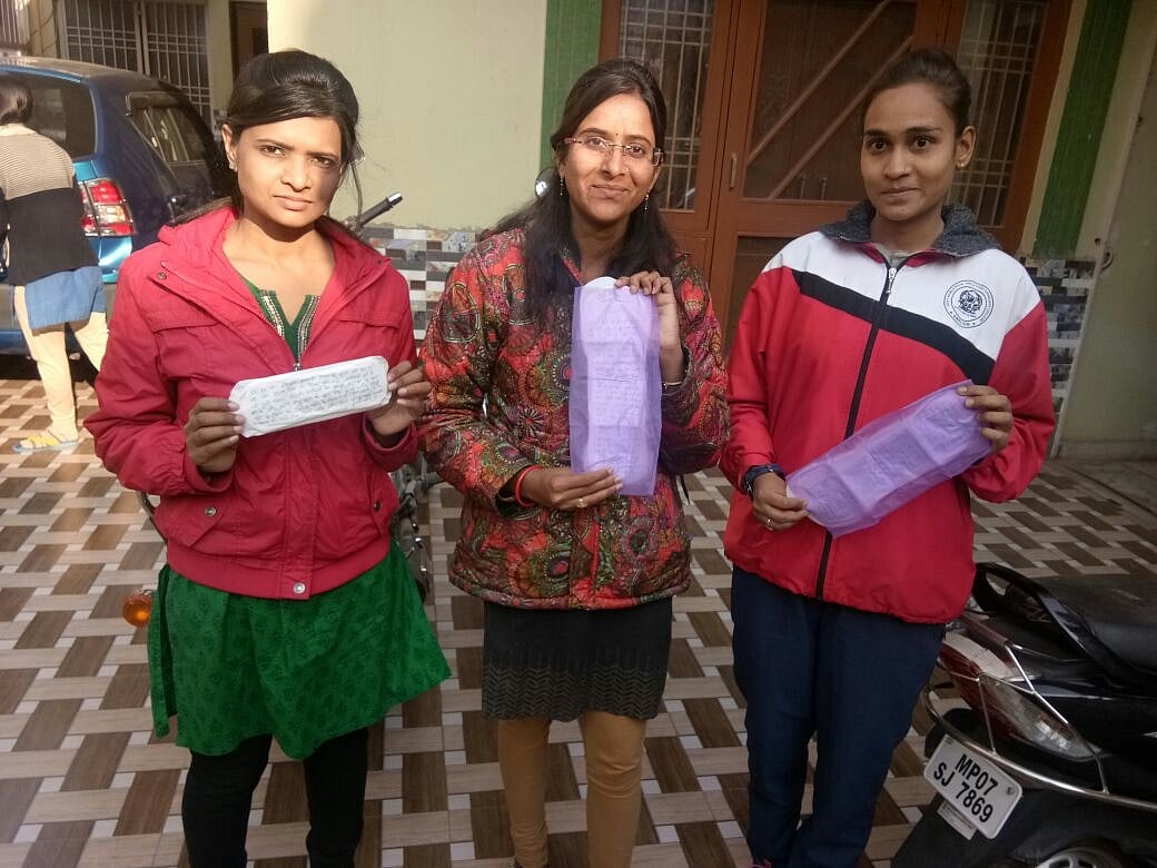  जीएसटी दायरे से बाहर करने के लिए महिलाएं पीएम को भेजेंगी 1000 सेनेटरी नैपकीन 