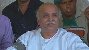 प्रवीण तोगड़िया ने कहा, मेरा एनकाउंटर कराने की साजिश: और इस वक्त की दूसरी बड़ी खबरें, देखें वीडियो