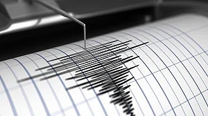 भूकंप के तेज झटकों से हिला उत्तर भारत: और इस वक्त की दूसरी बड़ी खबरें, देखें वीडियो