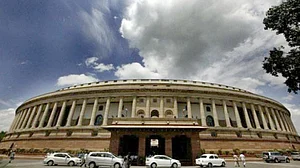 लोकसभा में सरकार की सहयोगी टीडीपी का हंगामा, बजट में राज्य की अनदेखी से नाराज
