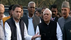 जज लोया मामला: राष्ट्रपति से मिले विपक्ष के नेता, राहुल ने की एसआईटी जांच की मांग
