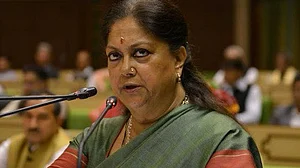 राजस्थान: वसुंधरा सरकार का नया फरमान, स्कूलों में पढ़ाएं सरकार की उपलब्धियां