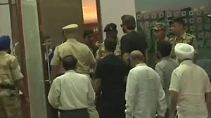 श्रीदेवी LIVE: श्रीदेवी का पार्थिव शरीर मुंबई पहुंचा, बुधवार को होगी अंत्येष्टि