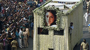 श्रीदेवी LIVE: अलविदा ‘चांदनी’, विले पार्ले श्मशान घाट में श्रीदेवी का हुआ अंतिम संस्कार