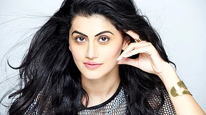 कभी डिजायनर कपड़े खरीदने को पैसे भी नहीं होते थे, अब फैशन शो में रैंप पर चलती हैं तापसी पन्नू