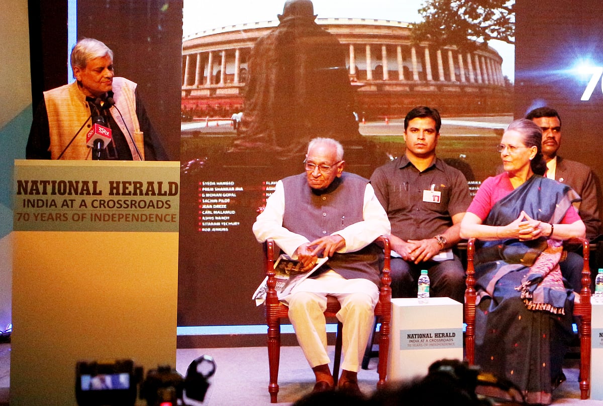 नीलाभ सत्ता से सच कहने में कभी नहीं डरेः सोनिया गांधी