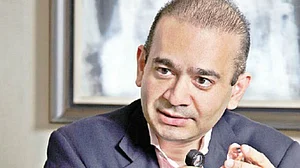 हमारा चौकीदार सोता रहा और नीरव मोदी जैसे लुटेरे सरकारी खजाने पर डाका डालकर भाग गए विदेश