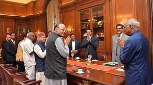 तस्वीरों में देखिए कैसा रहा बजट का दिन...