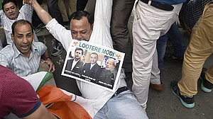 आकार पटेल का लेख: घोटाले के मॉडल से भारत को बचाएं!