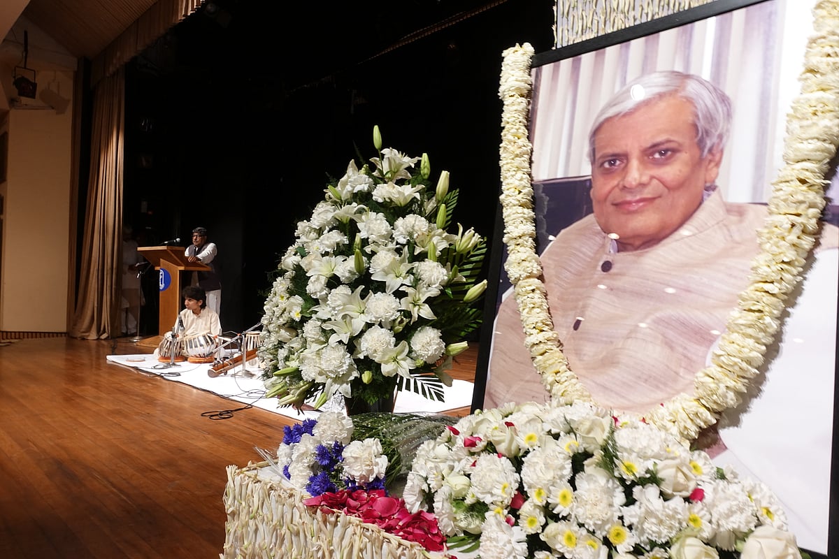 नीलाभ मिश्र की याद में स्मृति सभा आयोजित, राहुल गांधी समेत कई पत्रकारों और सामाजिक कार्यकर्ताओं ने की शिरकत