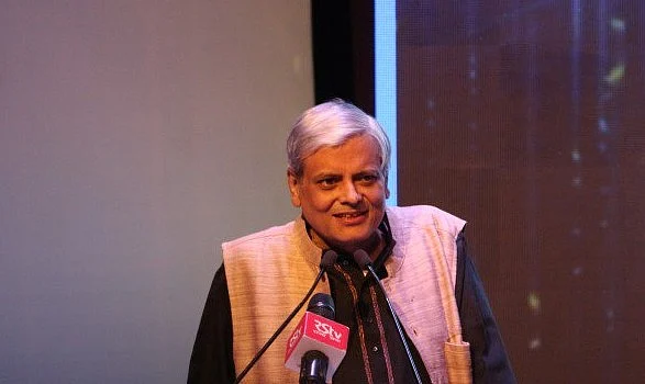 ‘हिंदी और अंग्रेजी में तुम्हारा खिलखिलाना बहुत याद आएगा, नीलाभ’