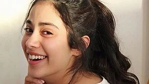 श्रीदेवी की बेटी जाह्नवी कपूर हुईं 21 की, फिल्म ‘धड़क’ से बॉलीवुड में रखेंगी कदम