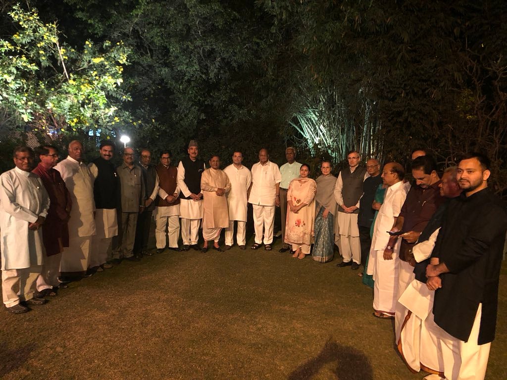 सोनिया गांधी के घर डिनर खत्म: शरद पवार और तेजस्वी ने इसे बड़ी पहल बताया, कांग्रेस ने कहा सियासी चश्मे से न देखें इसे