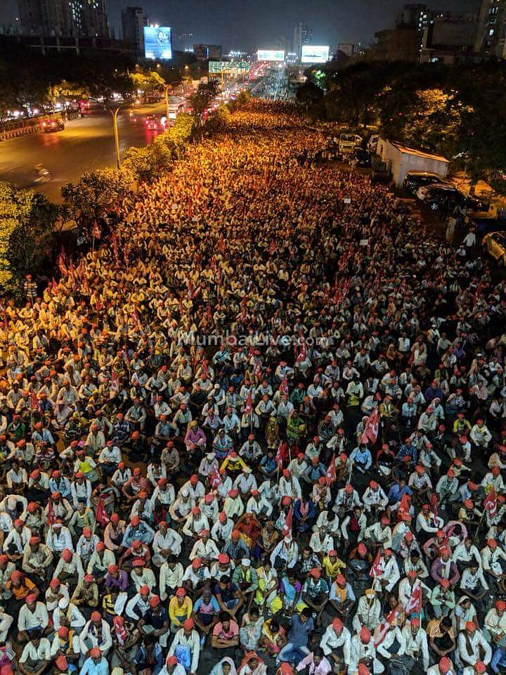 महाराष्ट्र किसान आंदोलन: तस्वीरों में देखें सड़कों पर उतरे अन्नदाता का हाल