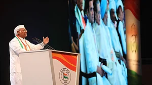 राजनीतिक प्रस्ताव में मत-पत्र से चुनाव कराने की वकालत, गरीबों के लिए काम करने की प्राइवेट क्षेत्र से अपील