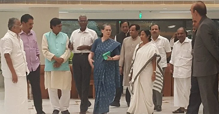 बीजेपी के जीत के रथ को पटरी से उतार सकती है विपक्षी एकता