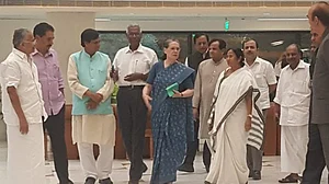 बीजेपी के जीत के रथ को पटरी से उतार सकती है विपक्षी एकता