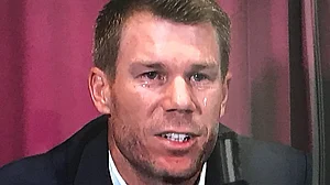 माफी मांगकर रोते हुए बोले वॉर्नर: अब नहीं लगता कभी ऑस्ट्रेलिया के लिए खेल पाउंगा