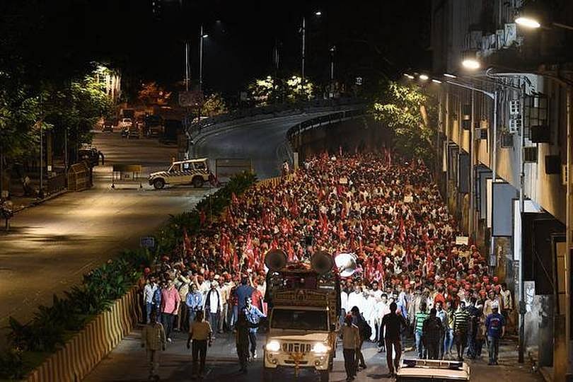 महाराष्ट्र किसान आंदोलन: तस्वीरों में देखें सड़कों पर उतरे अन्नदाता का हाल