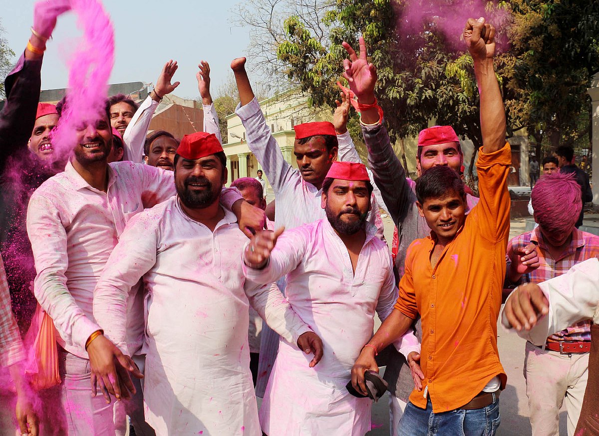 2014 के नतीजों में अगर मिला दें एसपी-बीएसपी के वोट तो 71 से घटकर 37 पर आ जाएगा बीजेपी का आंकड़ा