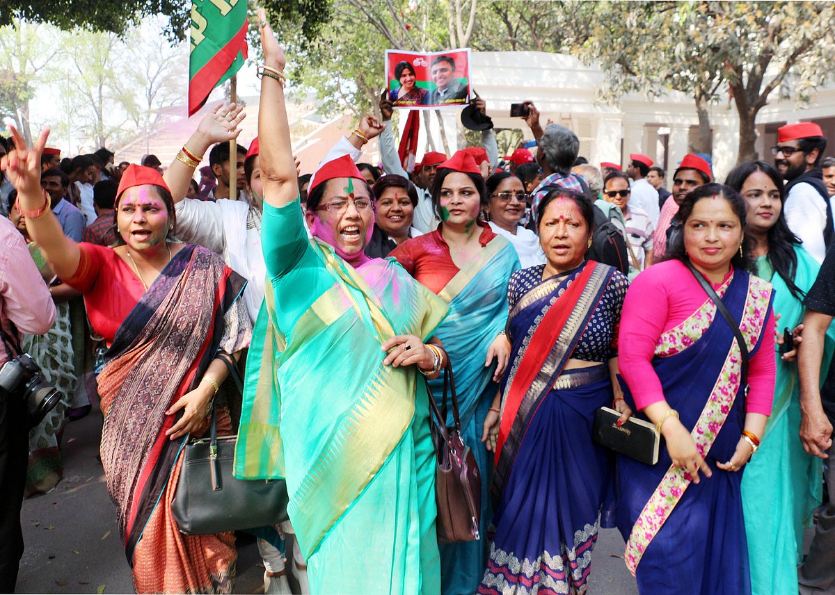 2014 के नतीजों में अगर मिला दें एसपी-बीएसपी के वोट तो 71 से घटकर 37 पर आ जाएगा बीजेपी का आंकड़ा