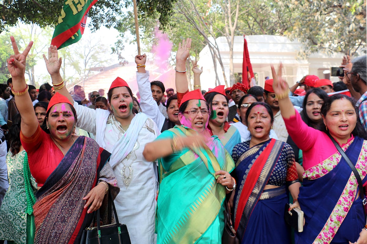 2014 के नतीजों में अगर मिला दें एसपी-बीएसपी के वोट तो 71 से घटकर 37 पर आ जाएगा बीजेपी का आंकड़ा