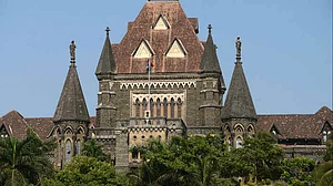 कमला मिल हादसे को लेकर बॉम्बे हाईकोर्ट ने महाराष्ट्र सरकार और बीएमसी को लगाई फटकार
