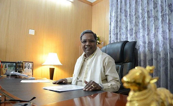 कर्नाटकः लिंगायत मुद्दे पर सिद्धारमैया ने बीजेपी को भारी परेशानी  में डाला 