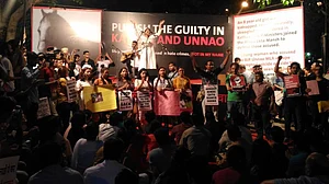 कठुआ-उन्नाव रेप केस LIVE: दिल्ली के संसद मार्ग पर प्रदर्शन, देश भर में सड़कों पर उतरे लोग