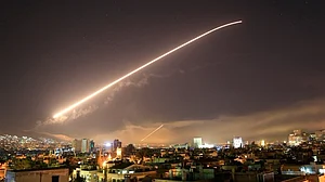 अमेरिका, ब्रिटेन और फ्रांस का सीरिया पर सैन्य हमला