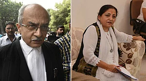 कठुआ रेप केस: भड़काऊ ट्वीट को लेकर प्रशांत भूषण ने दर्ज कराई मधु किश्वर के खिलाफ आपराधिक शिकायत